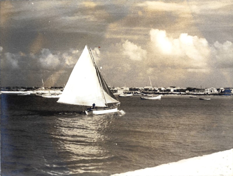 194xsailingnearrodgersbeach.jpg