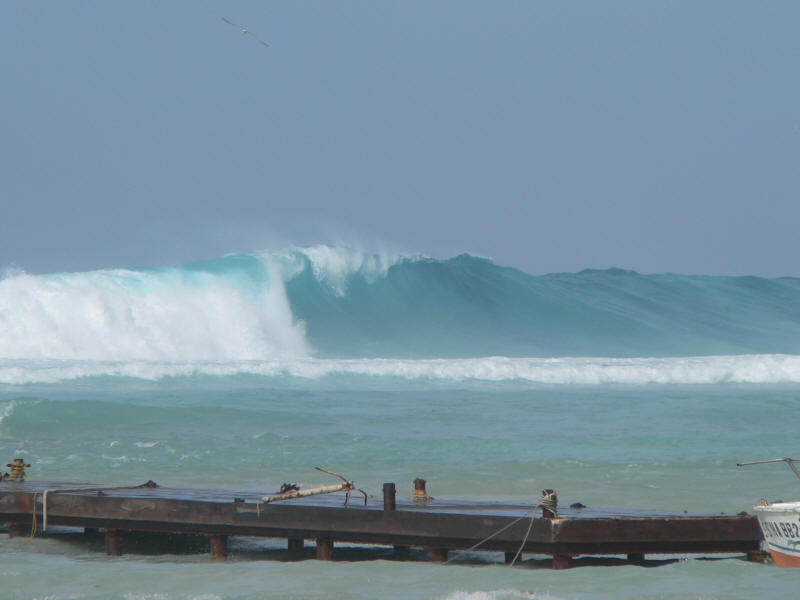 PHOTOS FROM ARUBA WHEN DEAN PASS